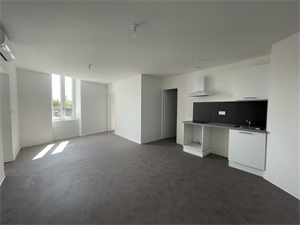 appartement à la location -   11100  NARBONNE, surface 53 m2 location appartement - APR717825